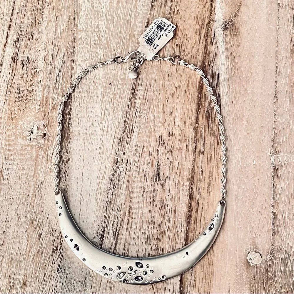 NWT ALFANI BEAUTIFUL!! Silver with White & Lilac Stones Moon Shaped NecklaceâNew